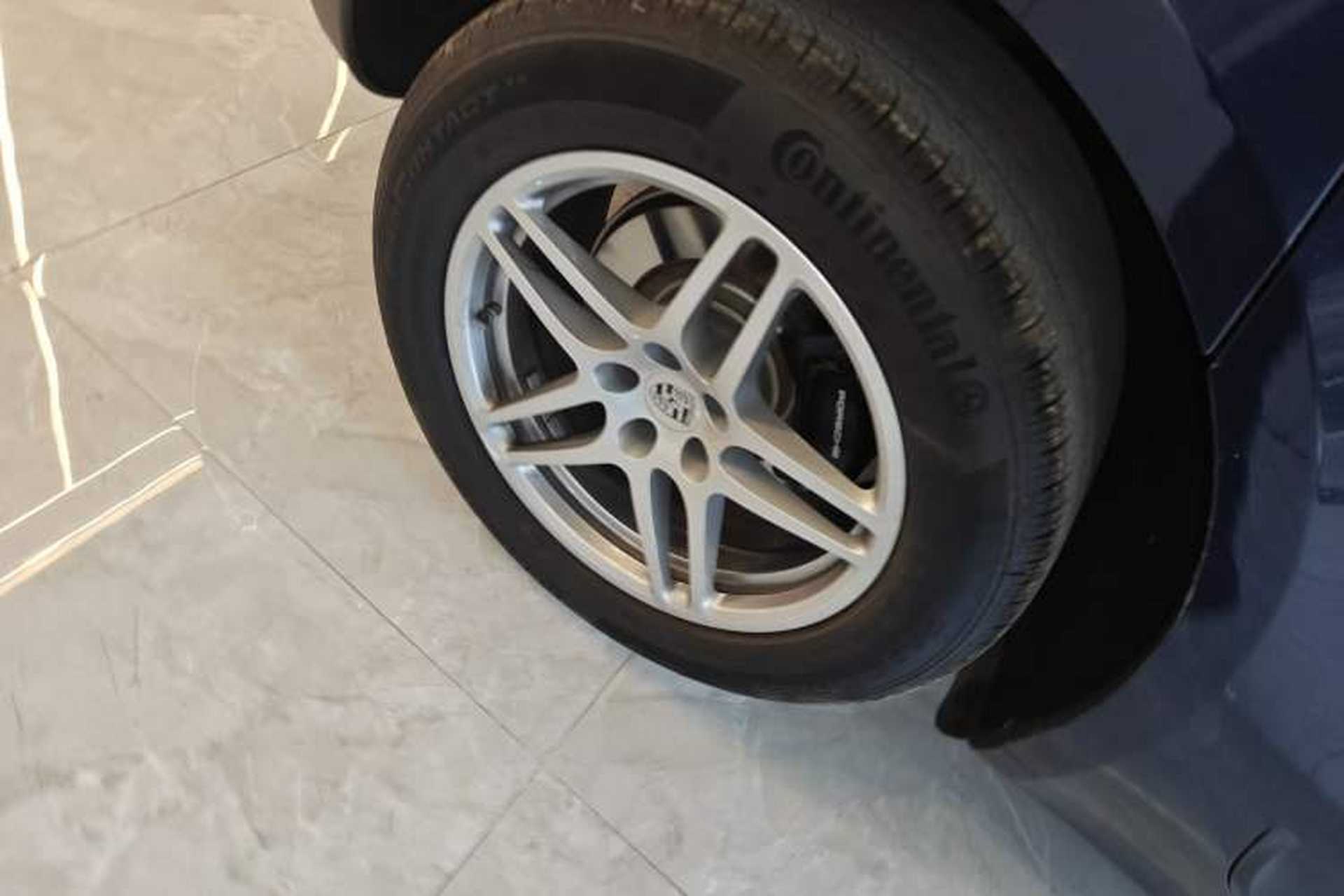 Used Porsche Macan 2021 Macan 2.0T Right Rear Wheel Hub