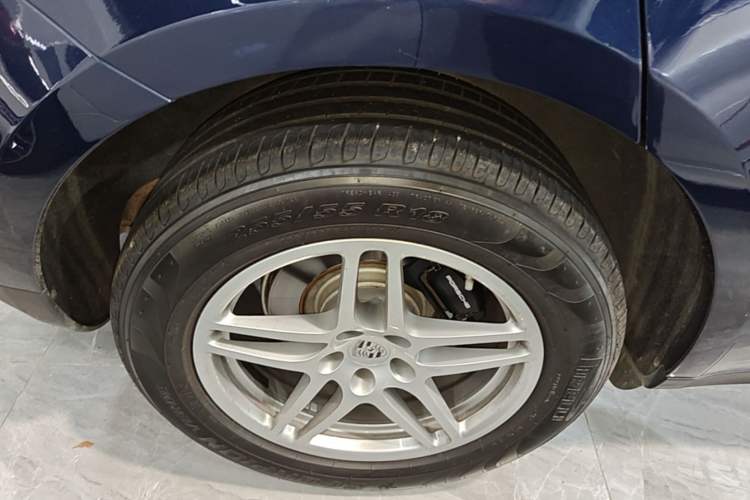 Used Porsche Macan 2021 Macan 2.0T Right Rear Wheel Hub