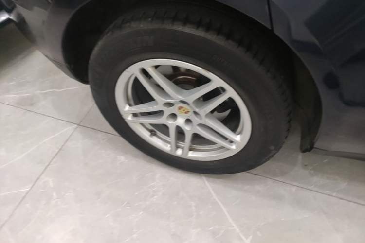 Used Porsche Macan 2021 Macan 2.0T Right Rear Wheel Hub