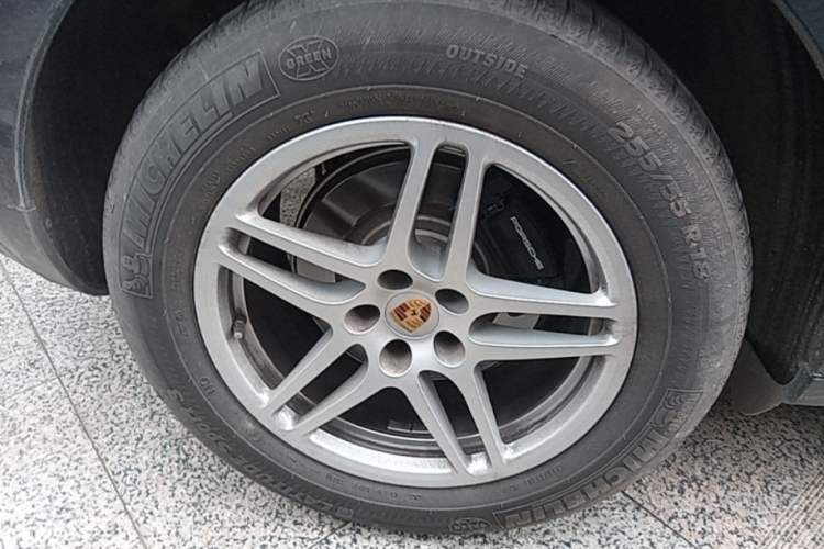 Used Porsche Macan 2021 Macan 2.0T Right Rear Wheel Hub