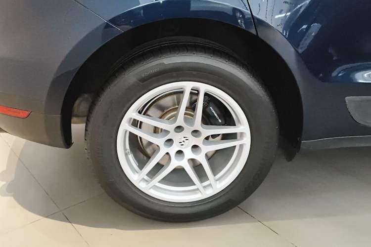 Used Porsche Macan 2021 Macan 2.0T Right Rear Wheel Hub
