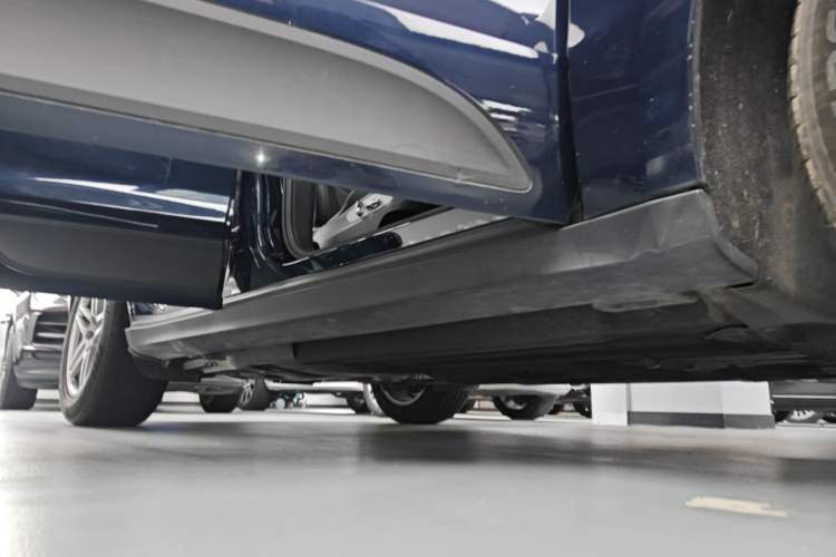 Used Porsche Macan 2021 Macan 2.0T Right Side Sill
