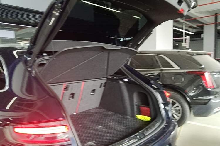 Used Porsche Macan 2021 Macan 2.0T Trunk