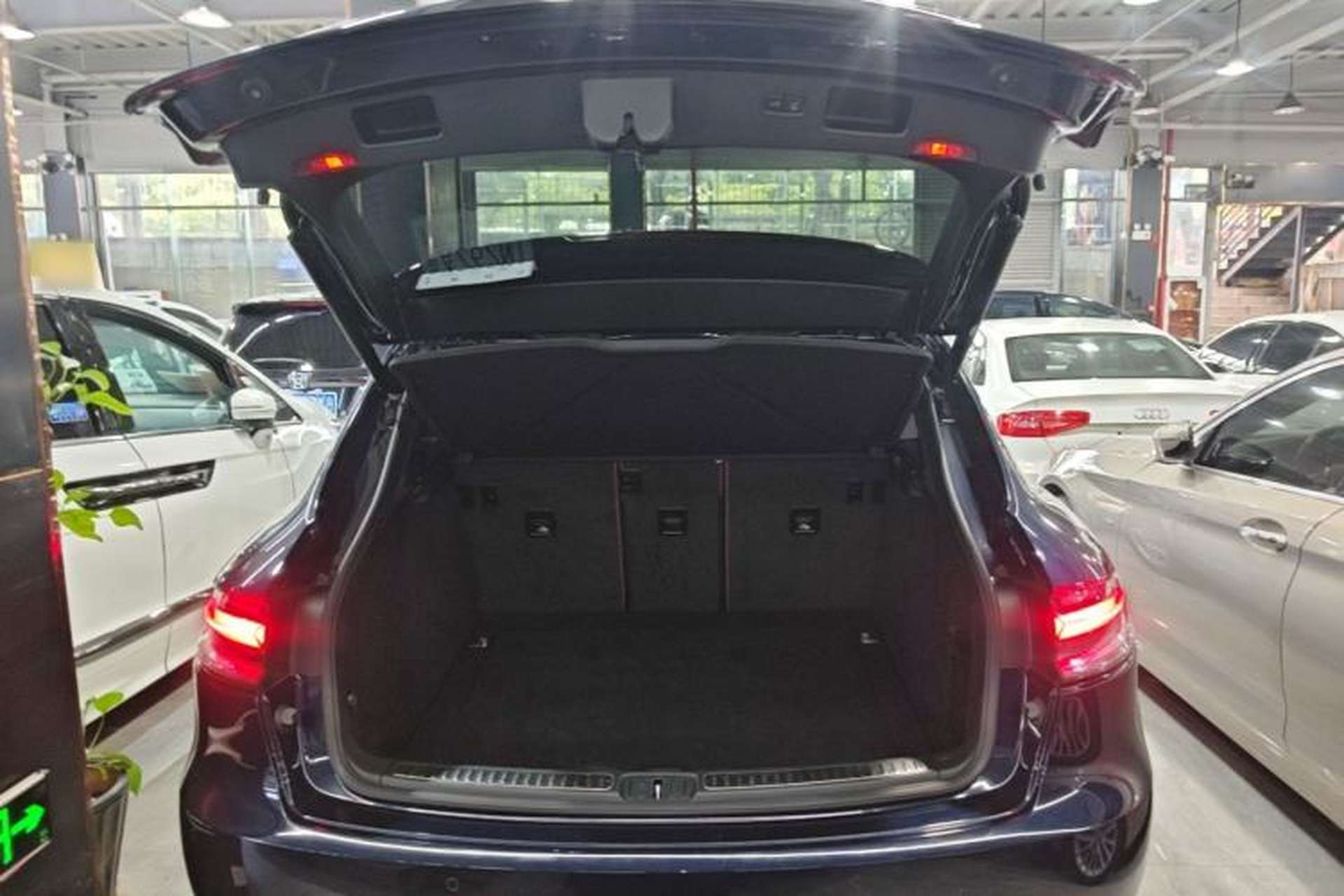 Used Porsche Macan 2021 Macan 2.0T Trunk