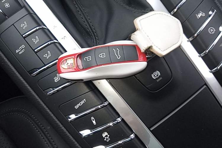 Used Porsche Macan 2021 Macan 2.0T Vehicle Key
