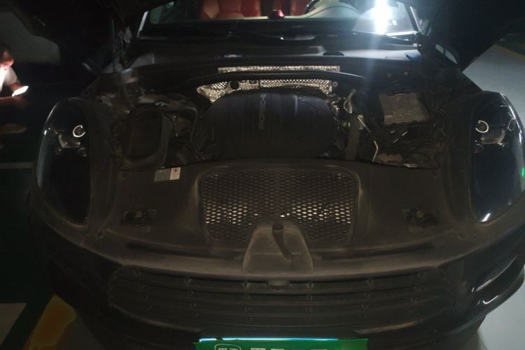 Used Porsche Macan 2021 Macan 2.0T Engine Bay