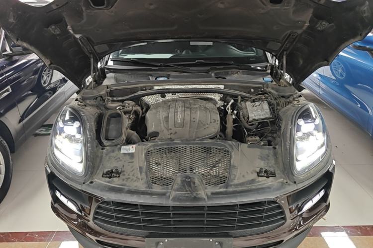 Used Porsche Macan 2021 Macan 2.0T Engine Bay