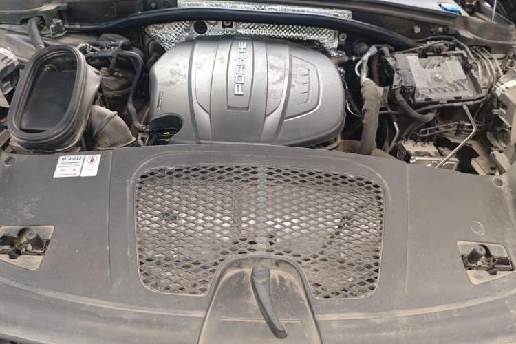 Used Porsche Macan 2021 Macan 2.0T Engine Bay
