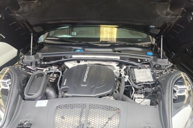 Used Porsche Macan 2021 Macan 2.0T Engine Bay