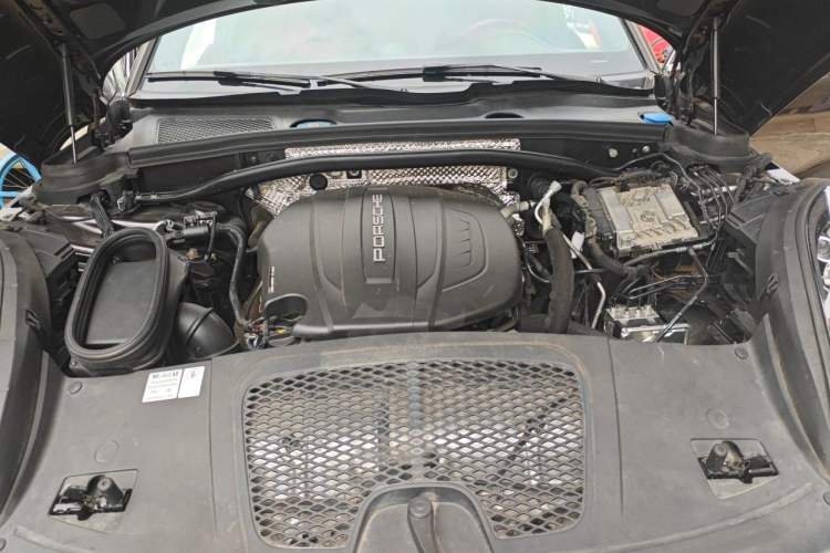 Used Porsche Macan 2021 Macan 2.0T Engine Bay