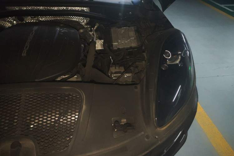Used Porsche Macan 2021 Macan 2.0T Engine Bay Left