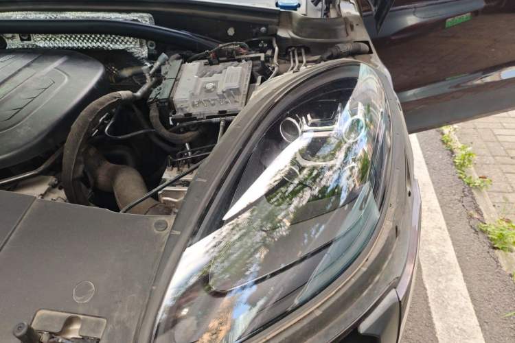 Used Porsche Macan 2021 Macan 2.0T Engine Bay Left
