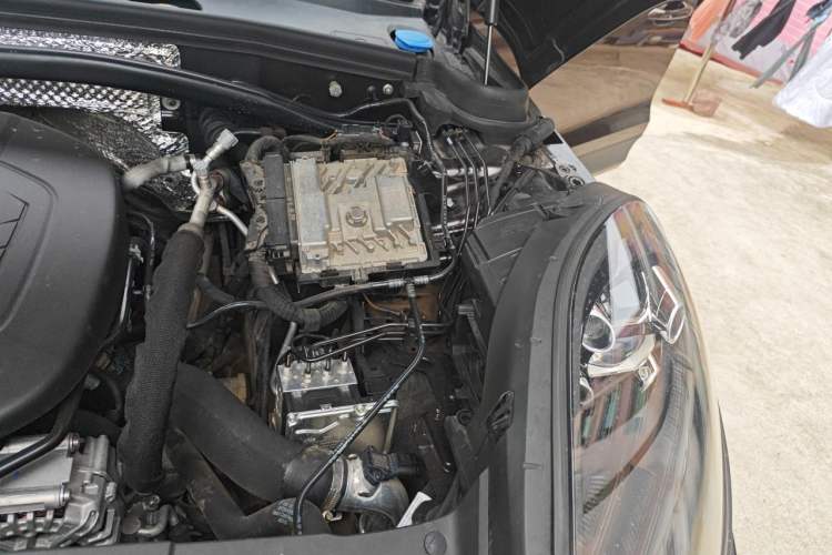 Used Porsche Macan 2021 Macan 2.0T Engine Bay Left