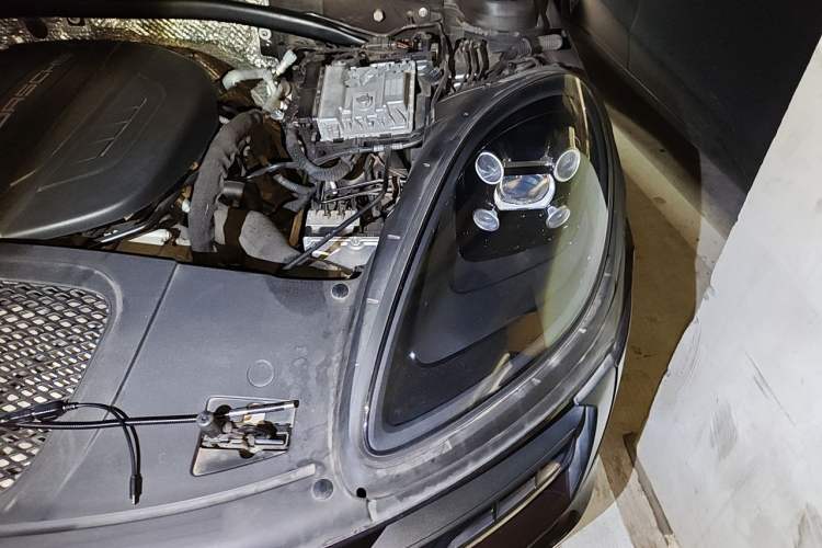 Used Porsche Macan 2021 Macan 2.0T Engine Bay Left