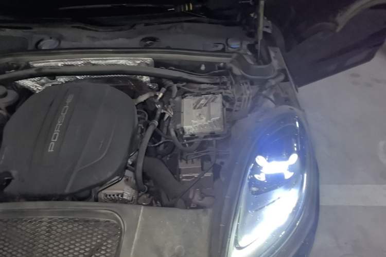 Used Porsche Macan 2021 Macan 2.0T Engine Bay Left