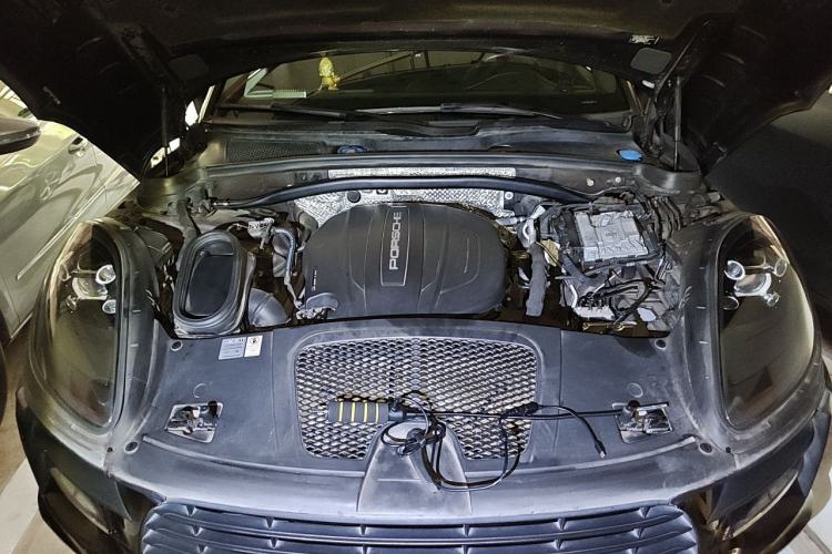 Used Porsche Macan 2021 Macan 2.0T Engine Bay