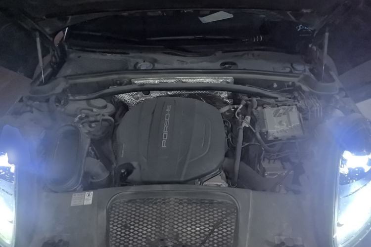 Used Porsche Macan 2021 Macan 2.0T Engine Bay