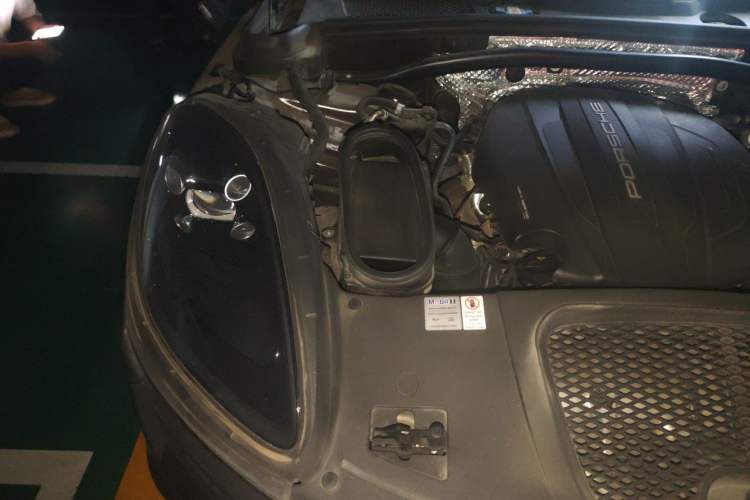 Used Porsche Macan 2021 Macan 2.0T Engine Bay Right