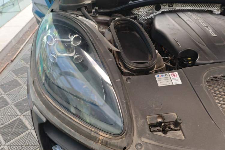 Used Porsche Macan 2021 Macan 2.0T Engine Bay Right