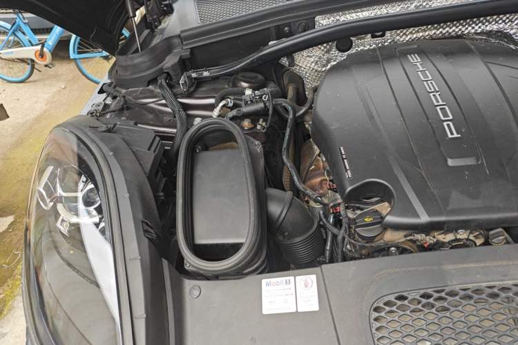 Used Porsche Macan 2021 Macan 2.0T Engine Bay Right