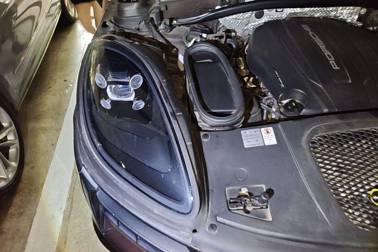 Used Porsche Macan 2021 Macan 2.0T Engine Bay Right