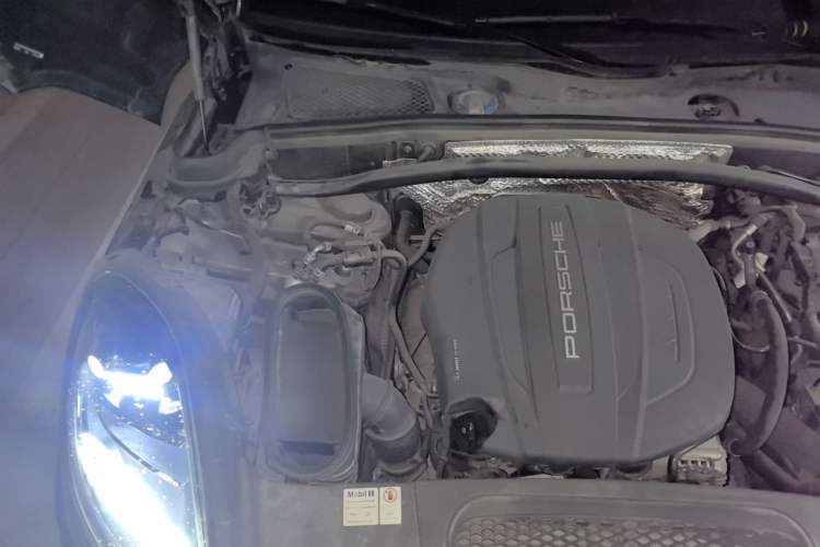 Used Porsche Macan 2021 Macan 2.0T Engine Bay Right