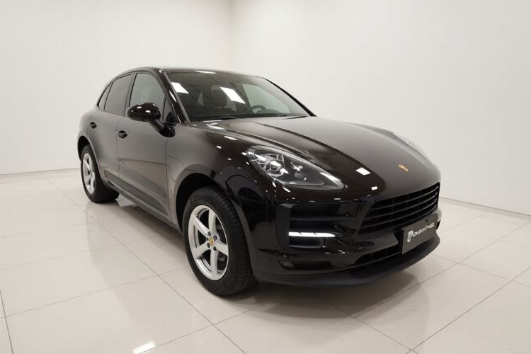 Used Porsche Macan 2021 Macan 2.0T Front Right 45 Deg