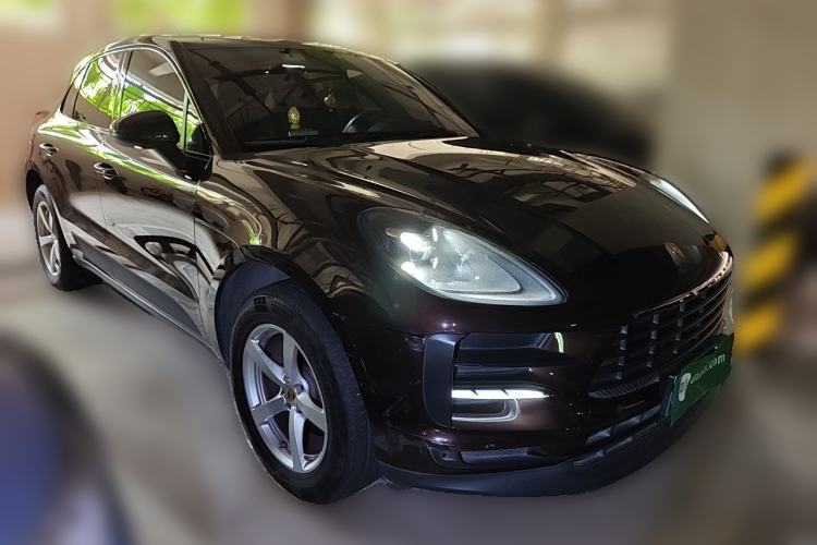 Used Porsche Macan 2021 Macan 2.0T Front Right 45 Deg