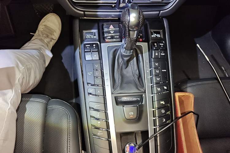 Used Porsche Macan 2021 Macan 2.0T Gear Lever