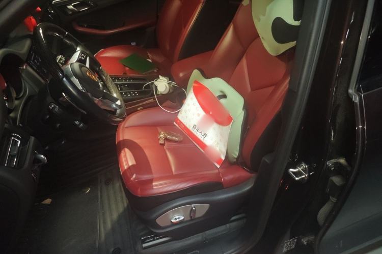 Used Porsche Macan 2021 Macan 2.0T Left Front Seat