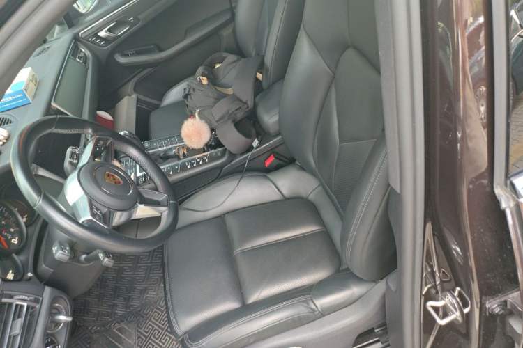 Used Porsche Macan 2021 Macan 2.0T Left Front Seat