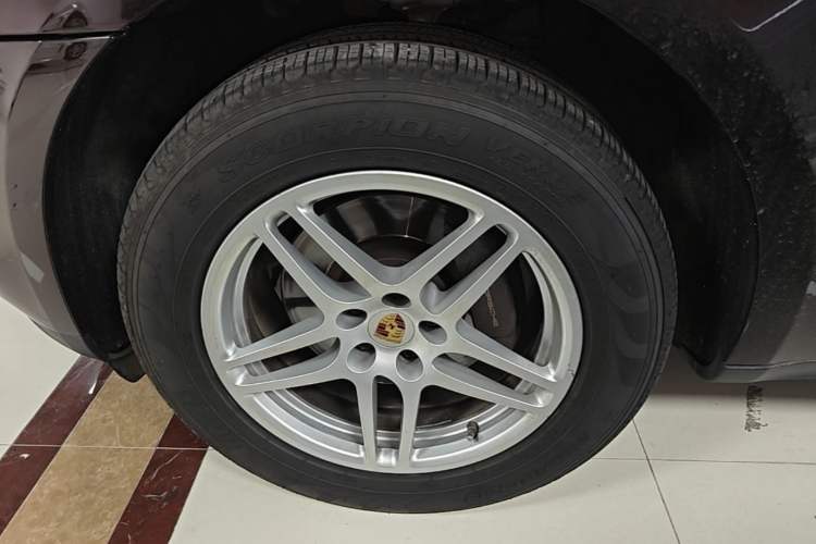 Used Porsche Macan 2021 Macan 2.0T Left Front Wheel Hub