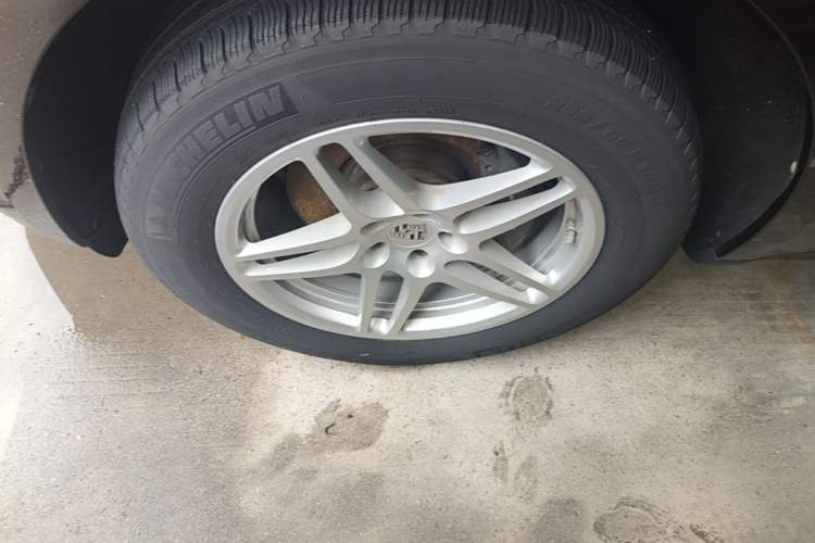 Used Porsche Macan 2021 Macan 2.0T Left Front Wheel Hub