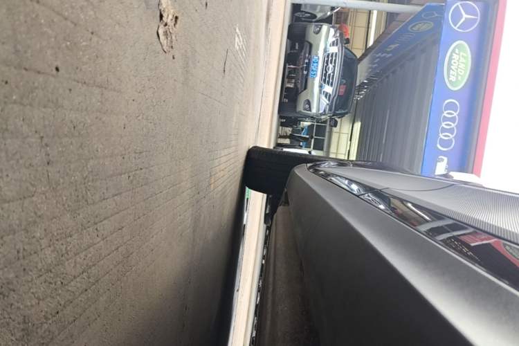 Used Porsche Macan 2021 Macan 2.0T Left Side Sill