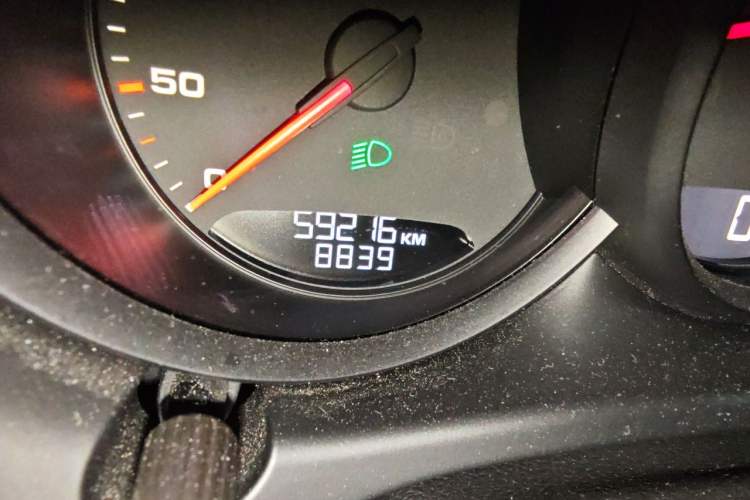 Used Porsche Macan 2021 Macan 2.0T Odometer Close Up