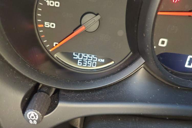 Used Porsche Macan 2021 Macan 2.0T Odometer Close Up