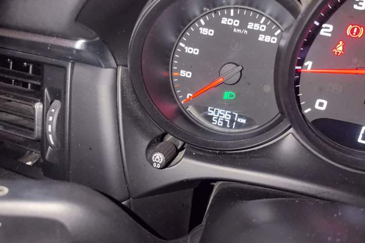 Used Porsche Macan 2021 Macan 2.0T Odometer Close Up