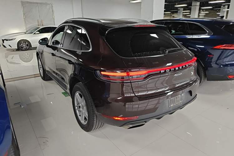 Used Porsche Macan 2021 Macan 2.0T Rear Left 45 Deg