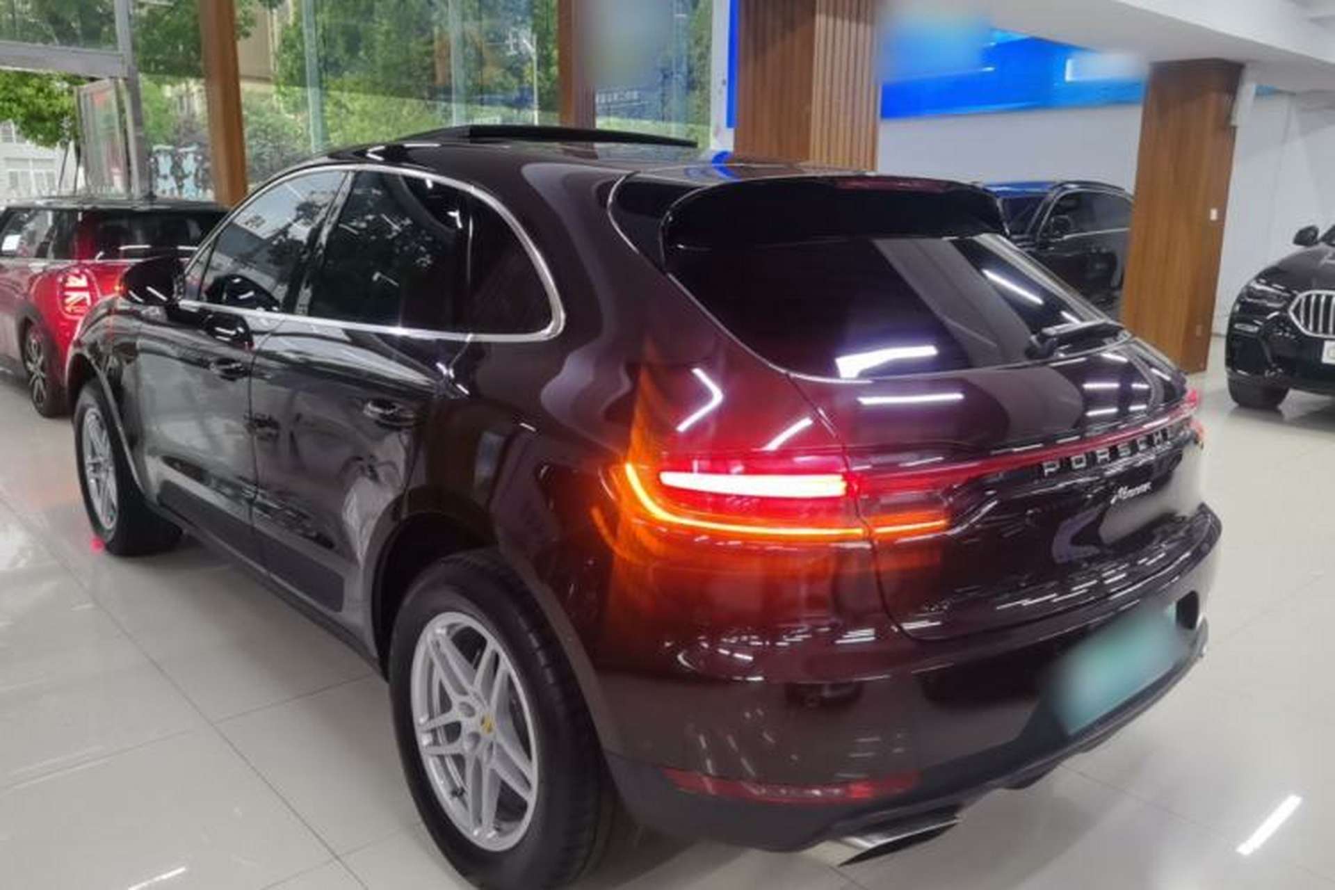Used Porsche Macan 2021 Macan 2.0T Rear Left 45 Deg