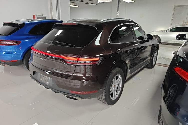 Used Porsche Macan 2021 Macan 2.0T Rear Right 45 Deg