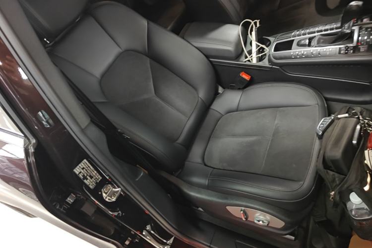 Used Porsche Macan 2021 Macan 2.0T Right Front Seat