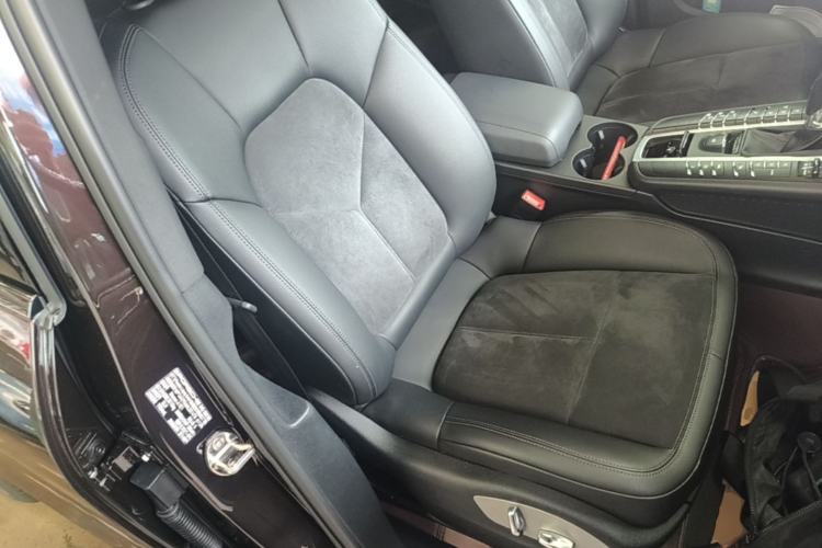 Used Porsche Macan 2021 Macan 2.0T Right Front Seat