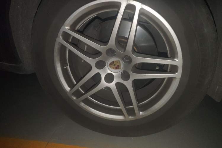 Used Porsche Macan 2021 Macan 2.0T Right Front Wheel Hub