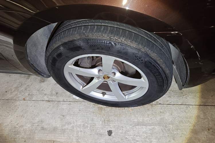 Used Porsche Macan 2021 Macan 2.0T Right Front Wheel Hub