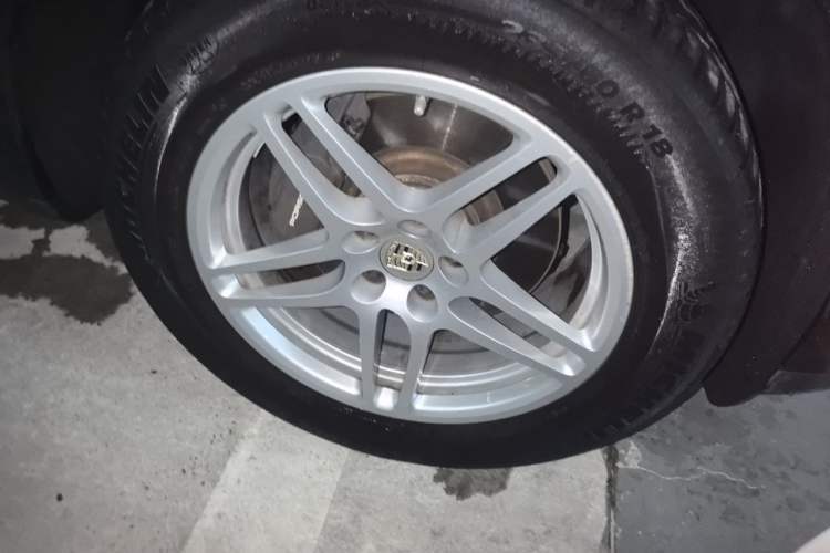 Used Porsche Macan 2021 Macan 2.0T Right Front Wheel Hub