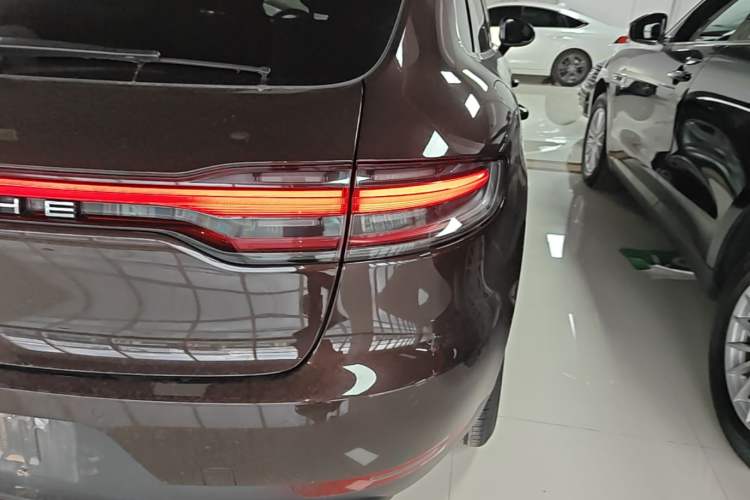 Used Porsche Macan 2021 Macan 2.0T Right Rear Taillight