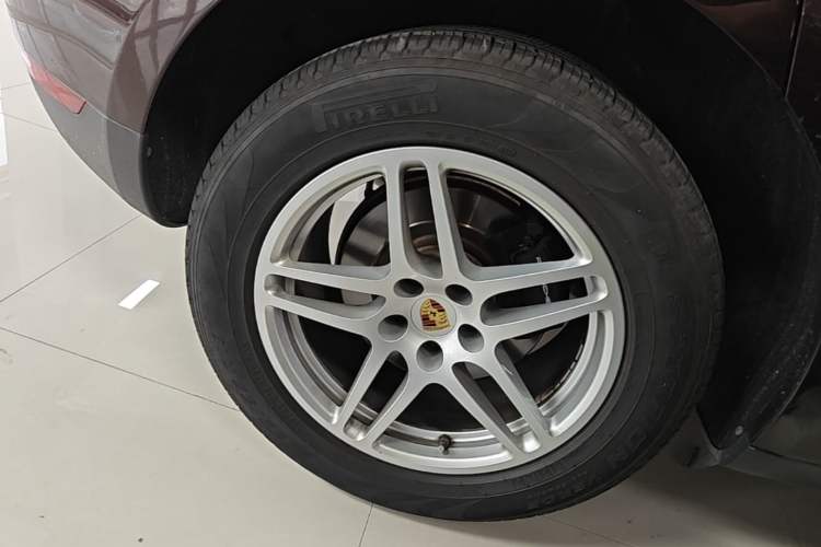 Used Porsche Macan 2021 Macan 2.0T Right Rear Wheel Hub
