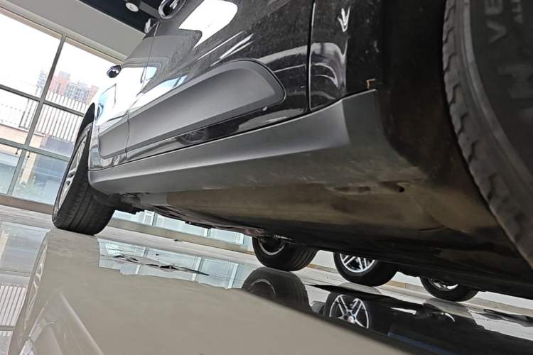 Used Porsche Macan 2021 Macan 2.0T Right Side Sill