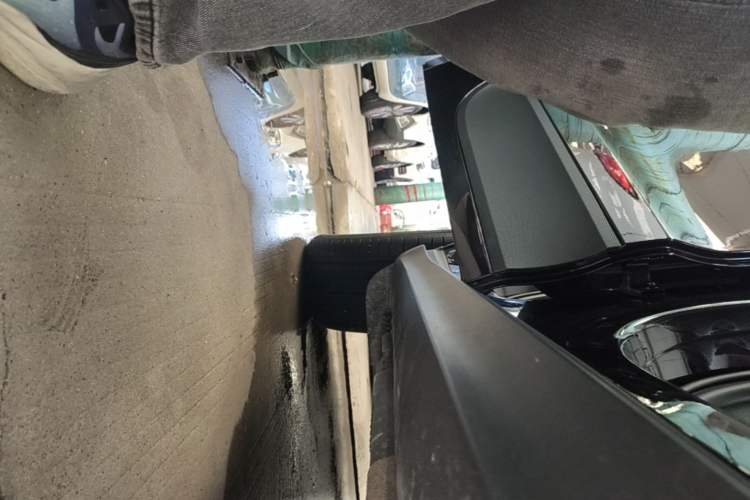 Used Porsche Macan 2021 Macan 2.0T Right Side Sill