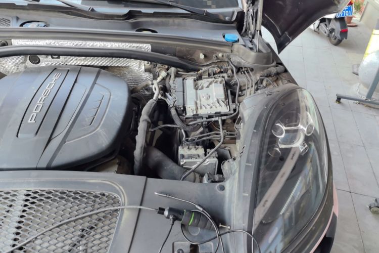 Used Porsche Macan 2021 Macan 2.0T Engine Bay Left